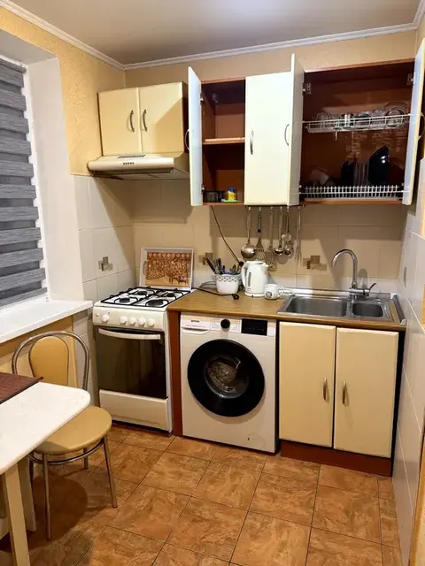 1-к. квартира, 30 м², 3/5 эт., Георгия Исакова 172