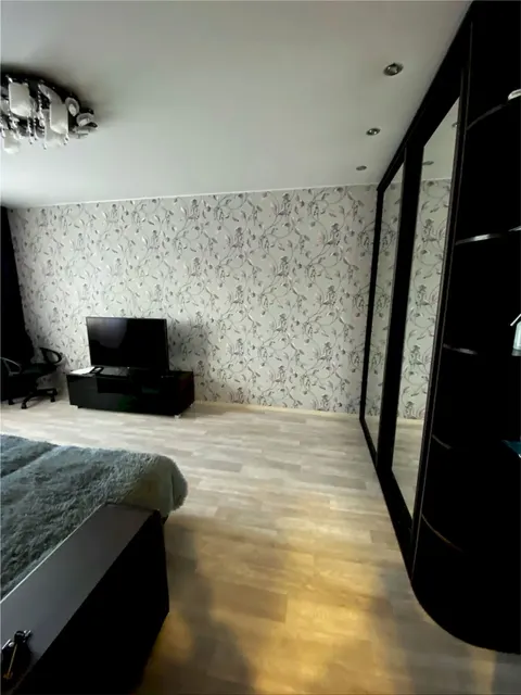 Комната, 21 м², 6/9 эт., Комната с балконом в центре