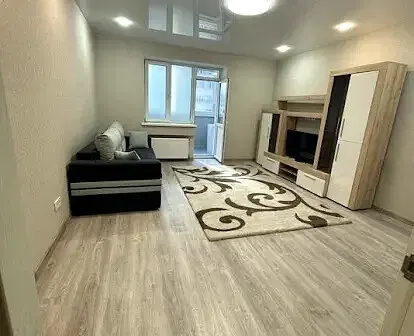 1-к. квартира, 33 м², 5/9 эт., Юрина 208